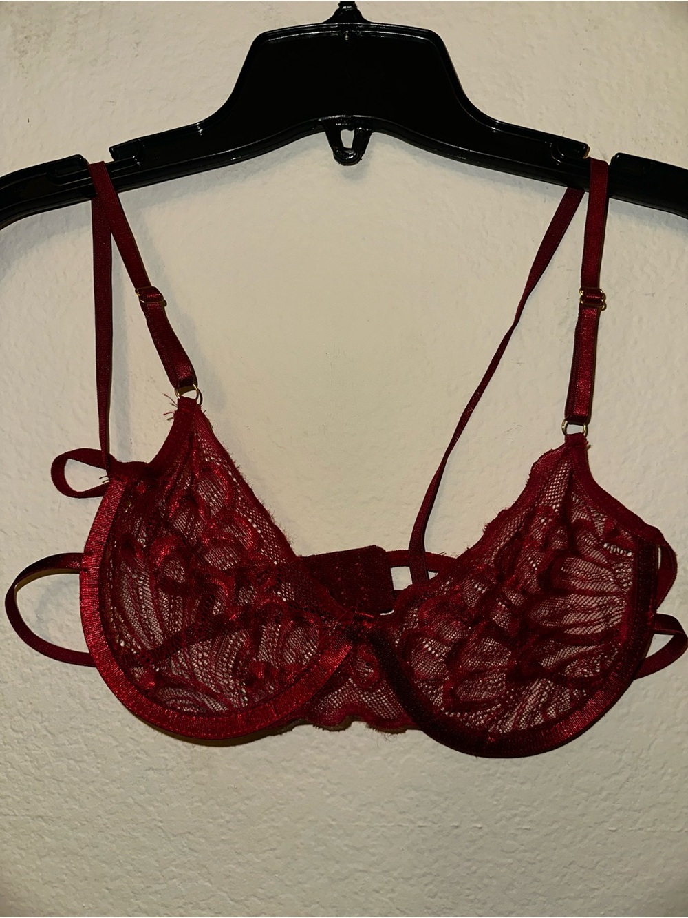 Red lace lingerie bra adjustable straps no size tag best for a small